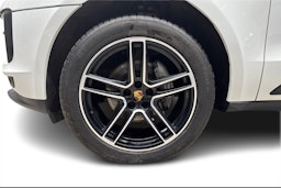 Valkoinen Porsche Macan 2019 kuva 9.