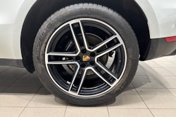 Valkoinen Porsche Macan 2019 kuva 10.