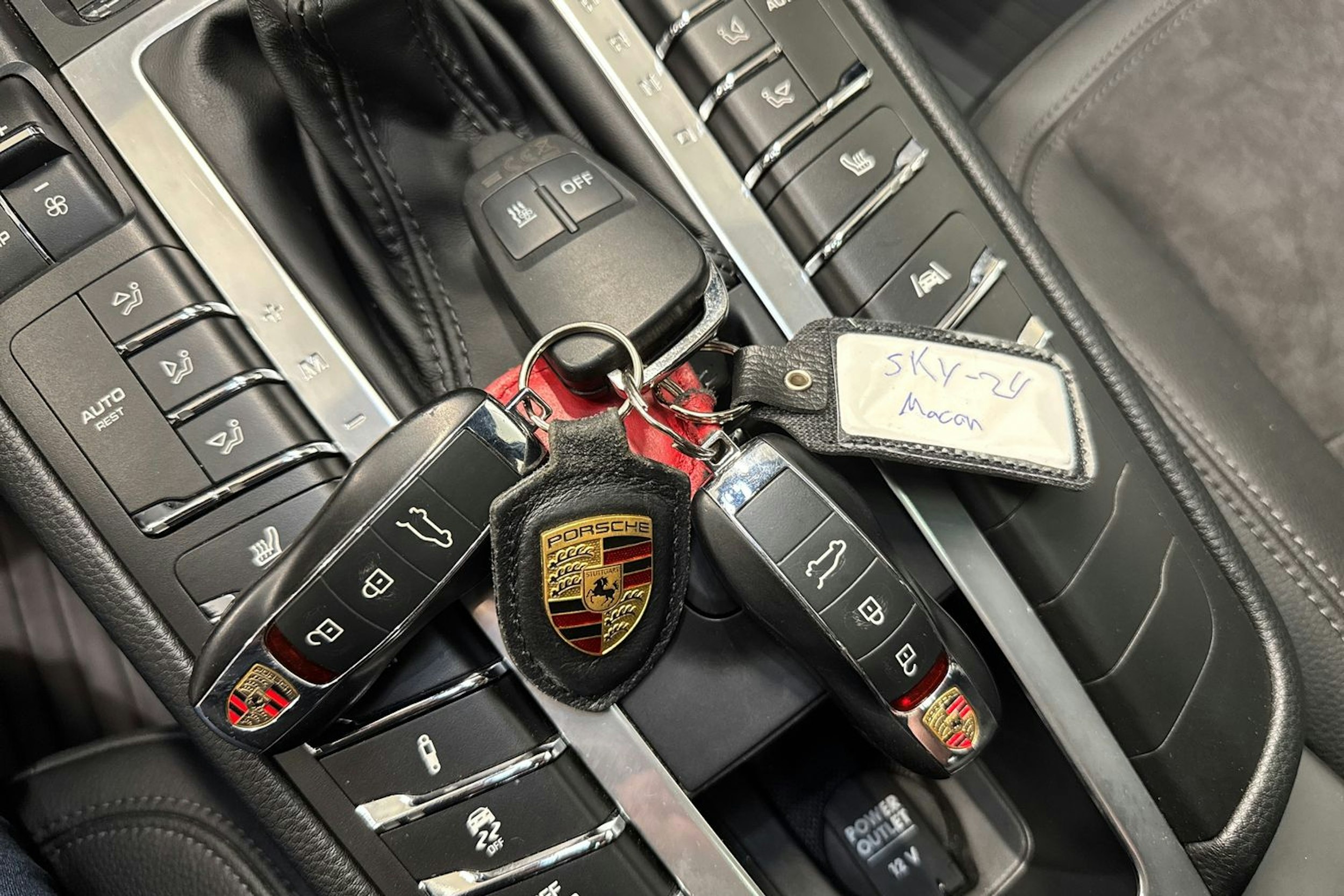 Valkoinen Porsche Macan 2019 kuva 13.