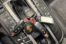 Valkoinen Porsche Macan 2019 kuva 13.