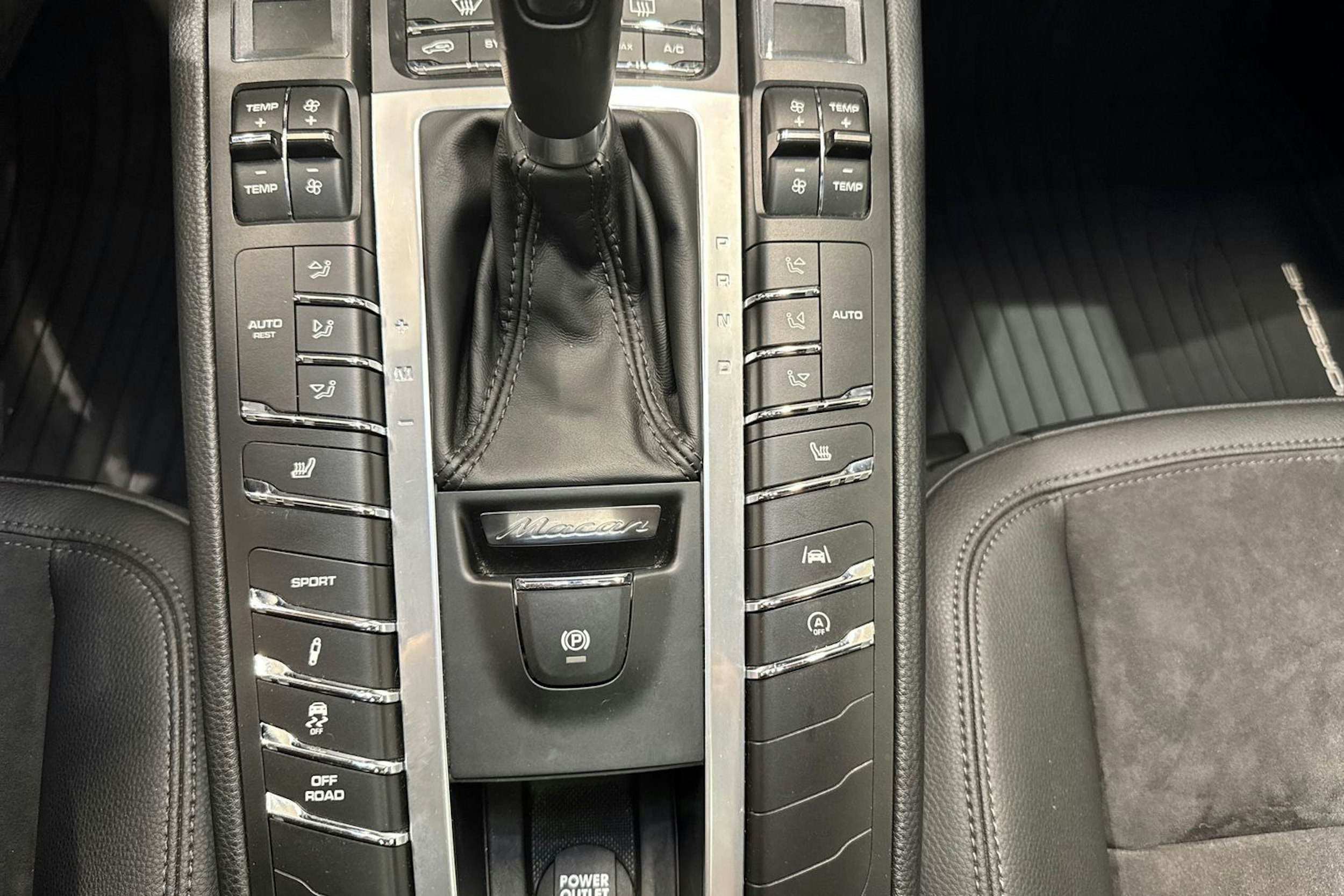 Valkoinen Porsche Macan 2019 kuva 14.