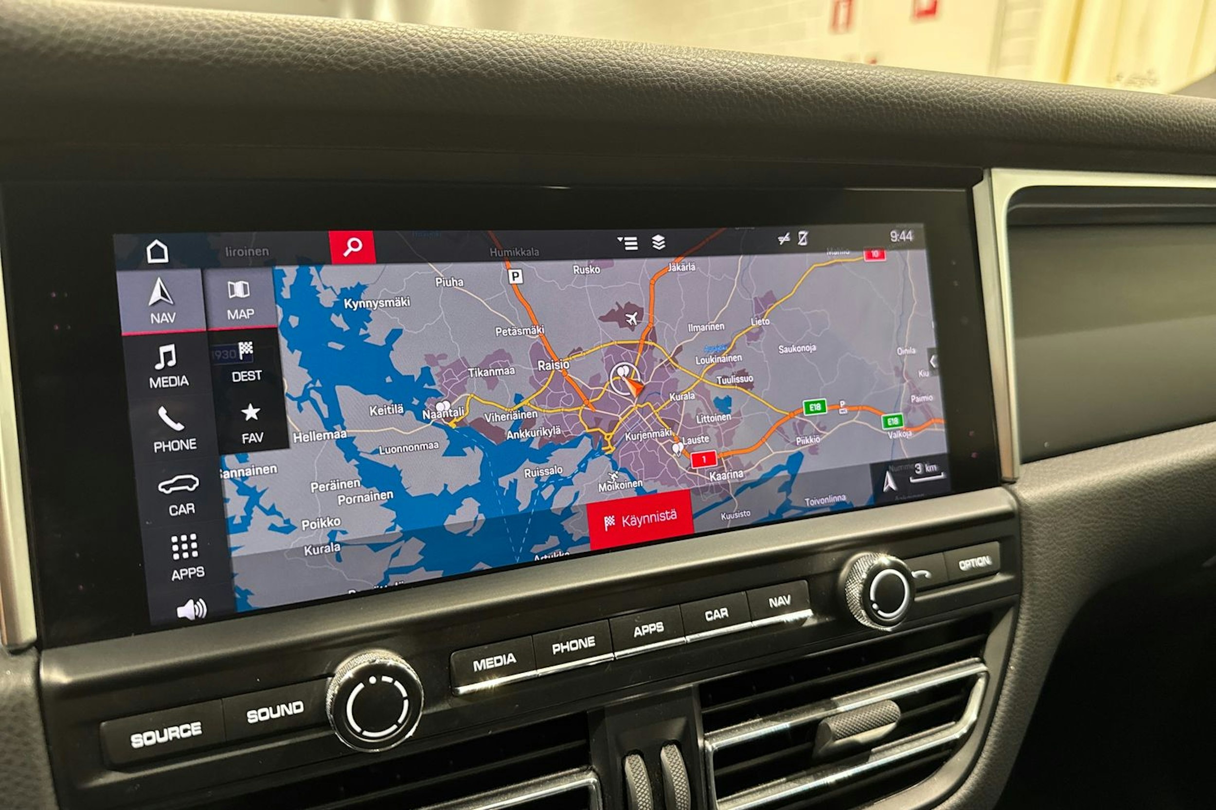 Valkoinen Porsche Macan 2019 kuva 15.