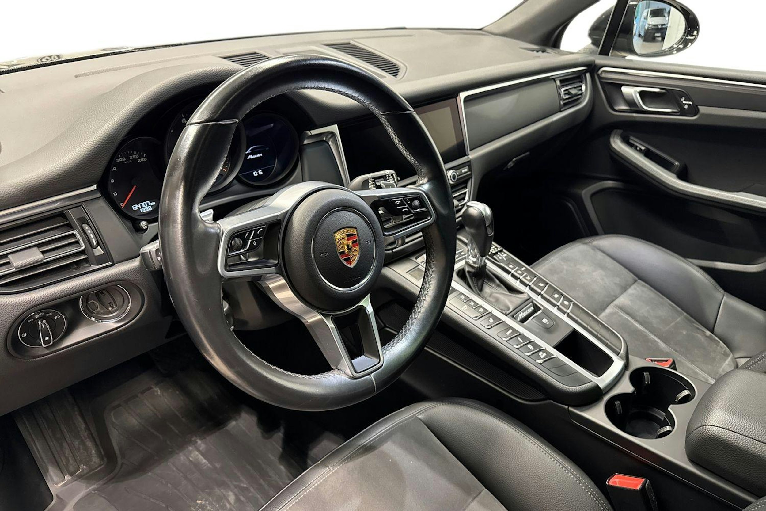 Musta Porsche Macan 2021 kuva 6.