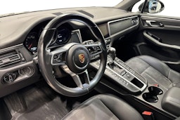 Musta Porsche Macan 2021 kuva 6.