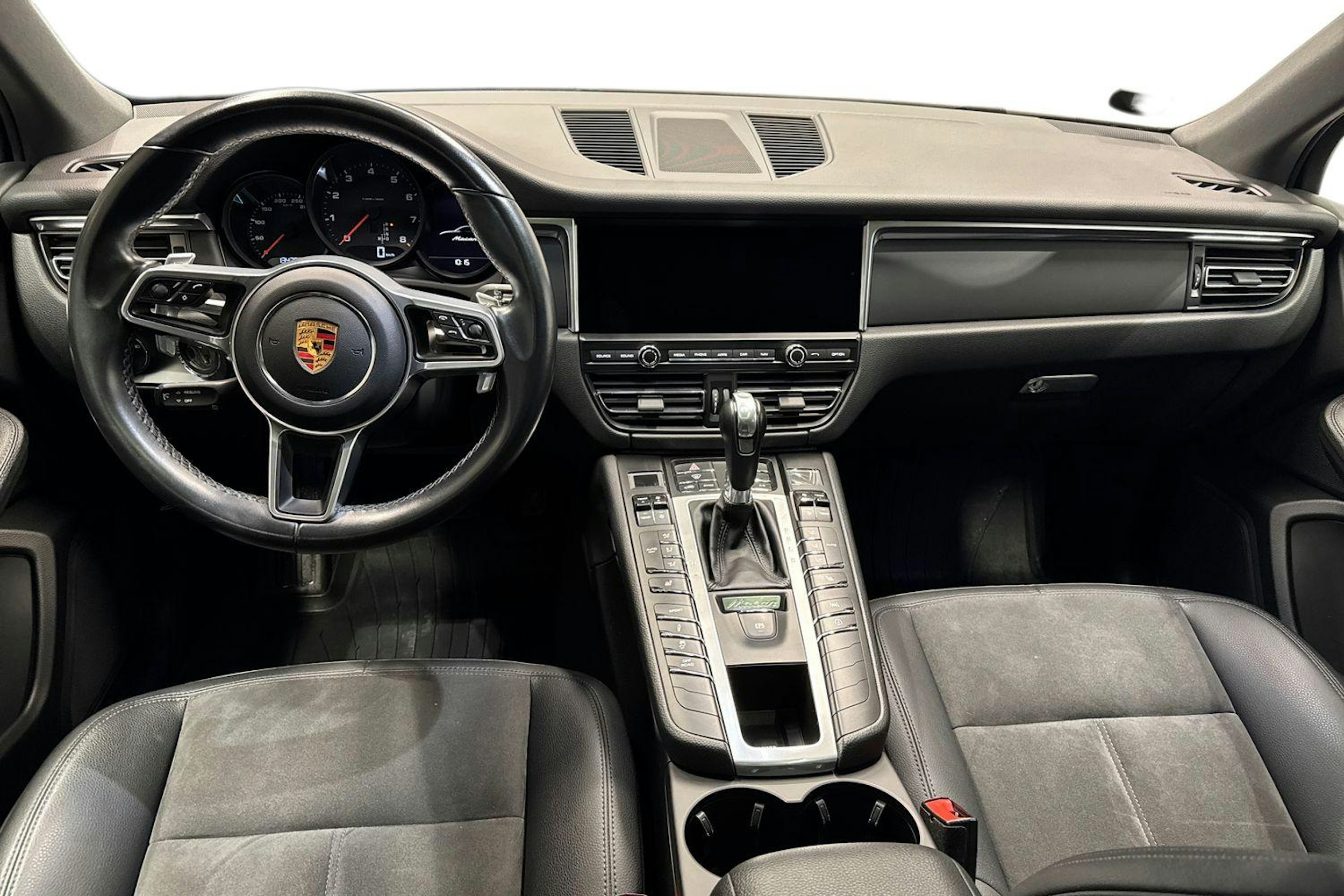 Musta Porsche Macan 2021 kuva 7.
