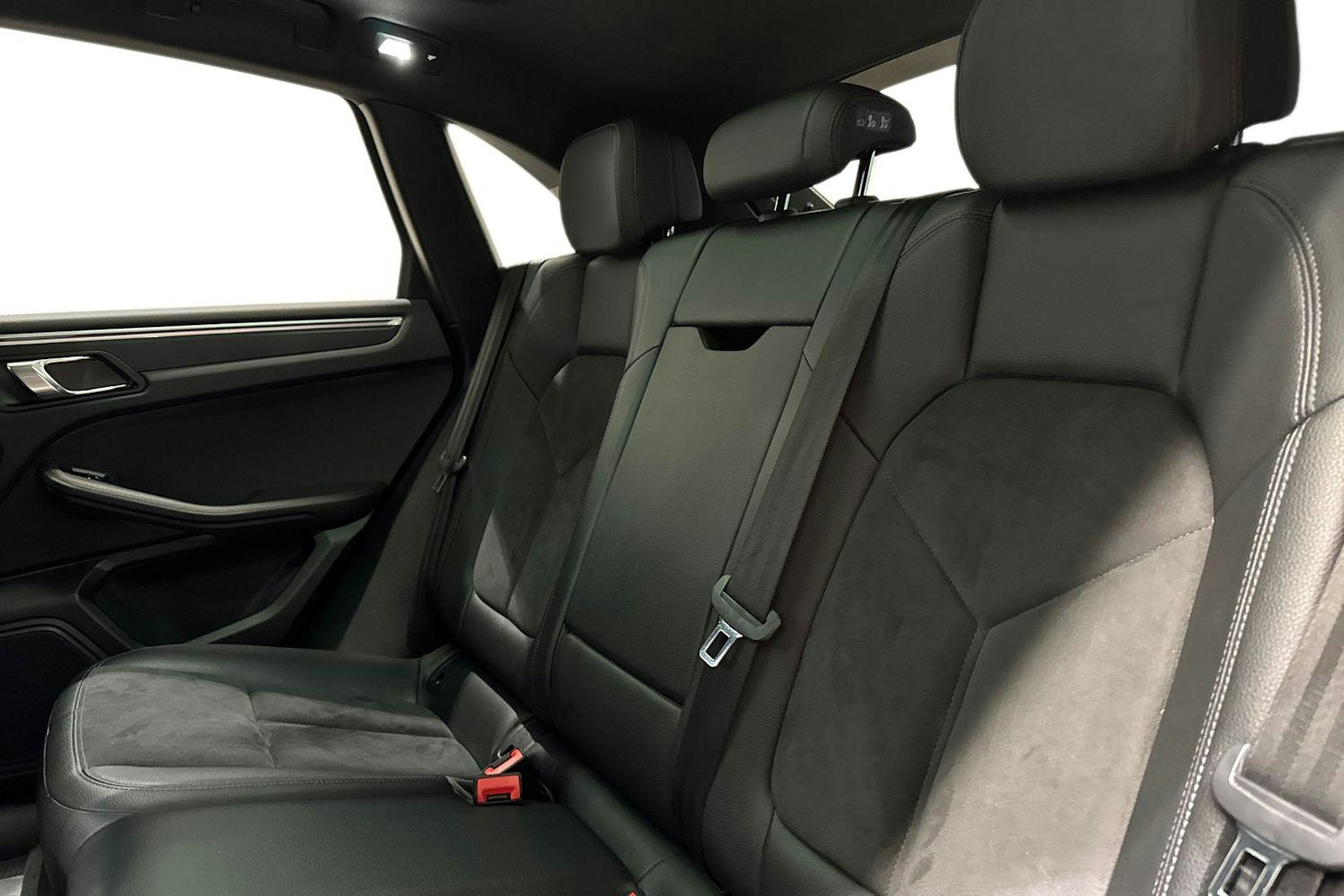 Musta Porsche Macan 2021 kuva 8.