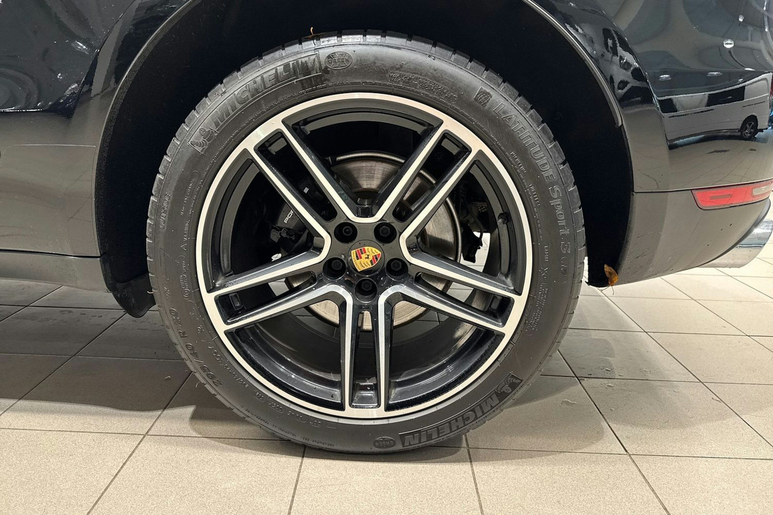 Musta Porsche Macan 2021 kuva 10.