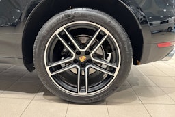 Musta Porsche Macan 2021 kuva 10.