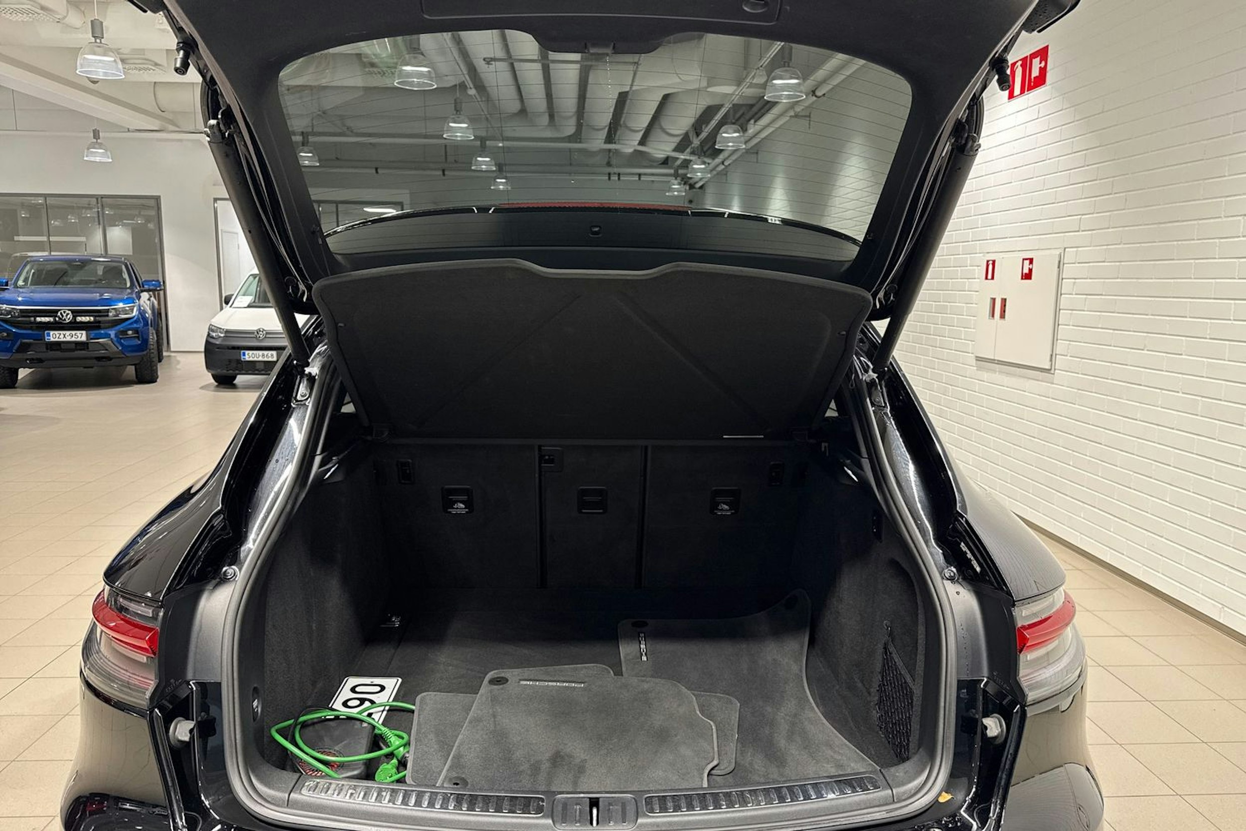 Musta Porsche Macan 2021 kuva 11.