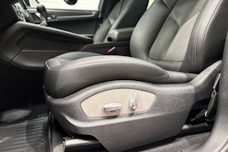 Musta Porsche Macan 2021 kuva 13.
