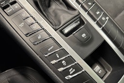 Musta Porsche Macan 2021 kuva 18.