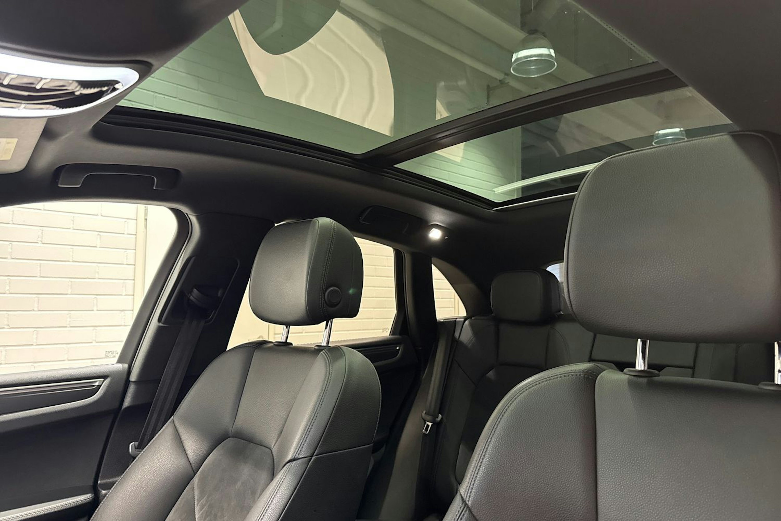 Musta Porsche Macan 2021 kuva 19.