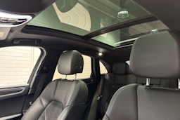 Musta Porsche Macan 2021 kuva 19.