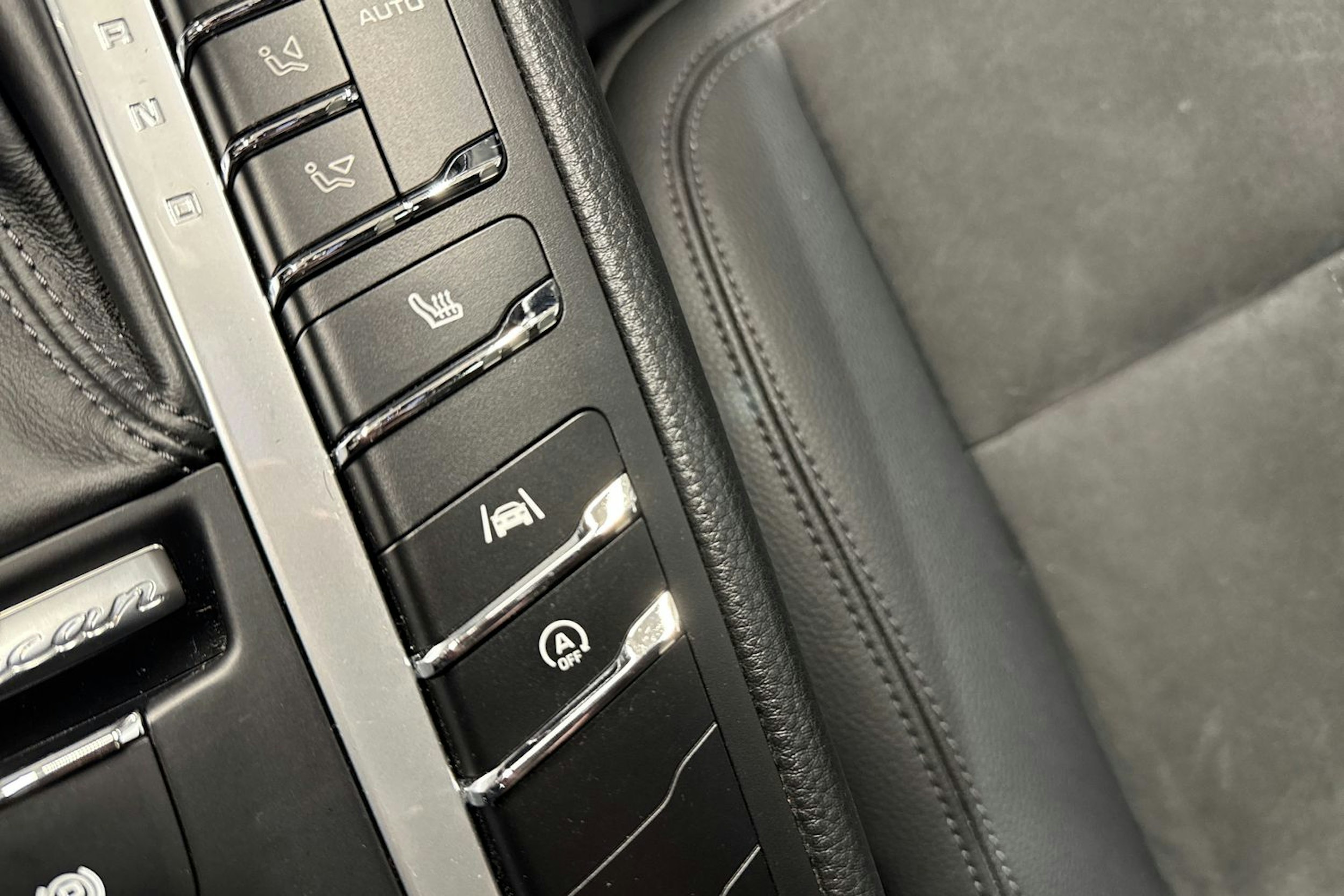 Musta Porsche Macan 2021 kuva 20.