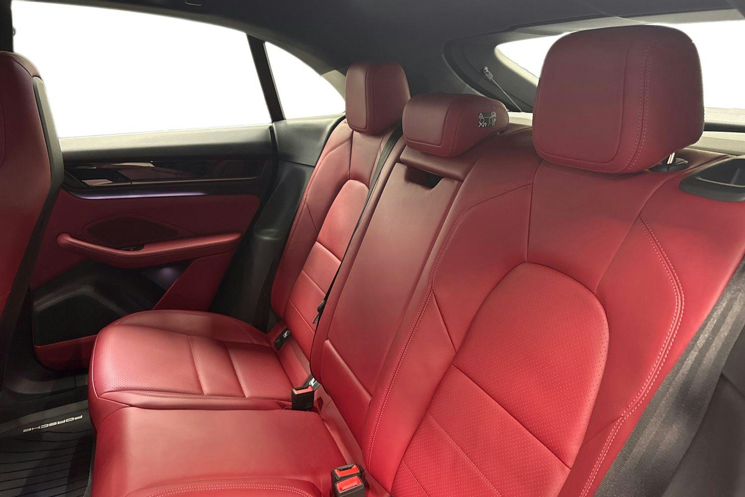 vihreä Porsche Macan 2024 kuva 8.