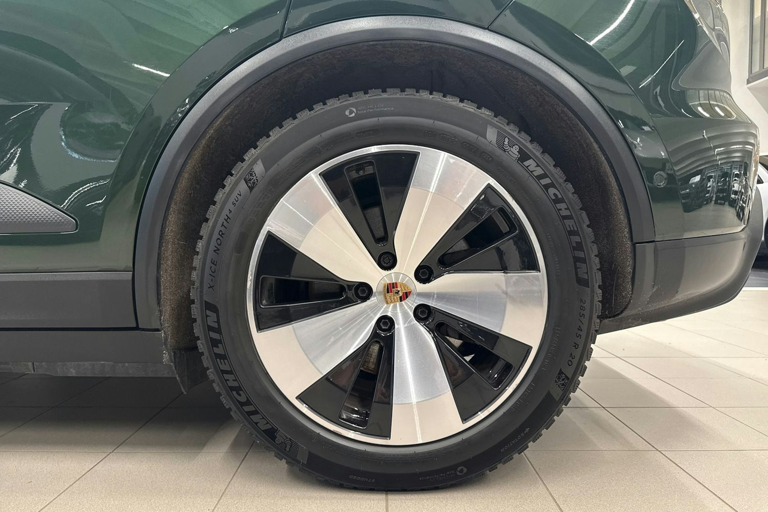 vihreä Porsche Macan 2024 kuva 10.