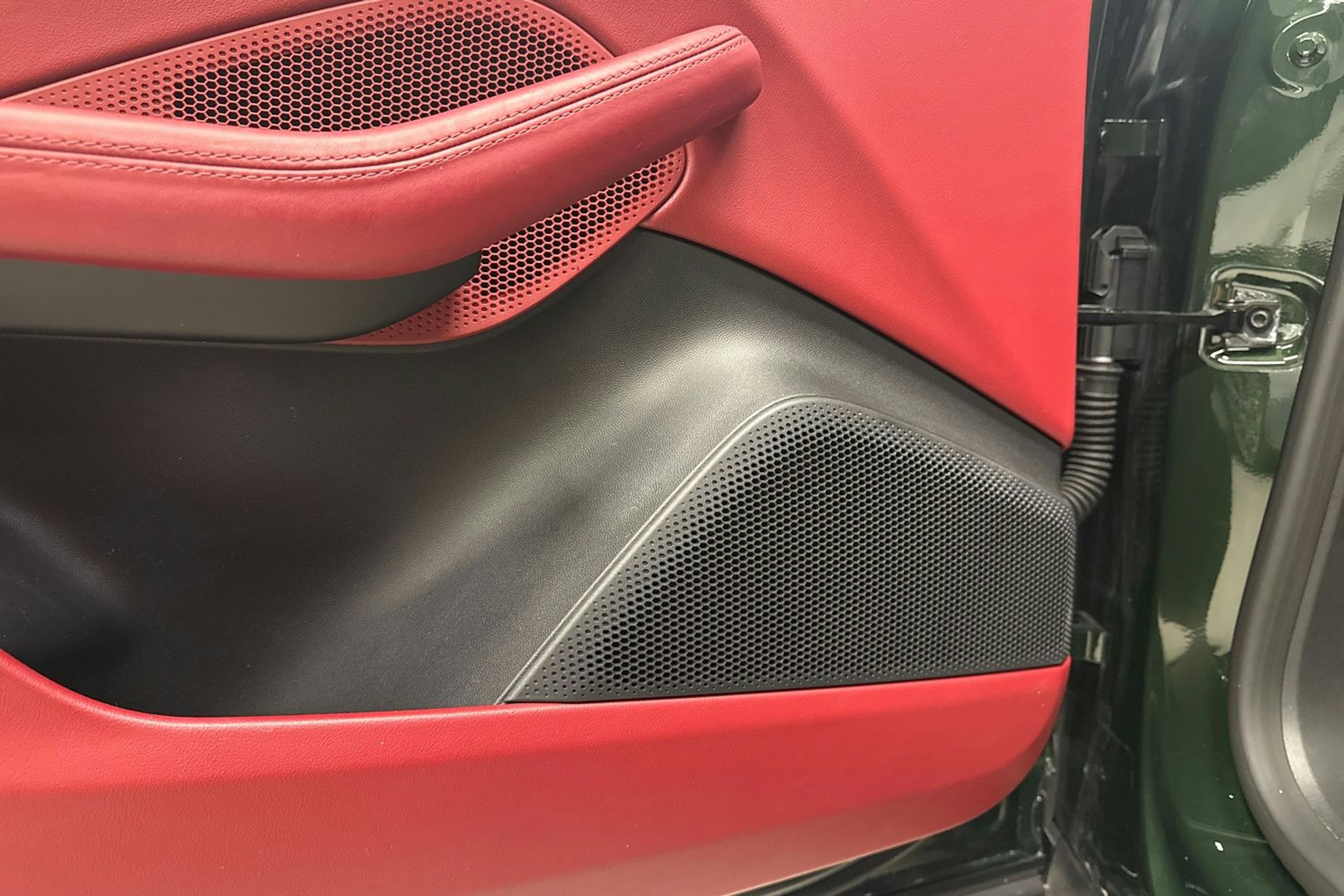 vihreä Porsche Macan 2024 kuva 11.