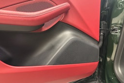 vihreä Porsche Macan 2024 kuva 11.