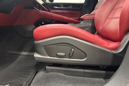 vihreä Porsche Macan 2024 kuva 12.