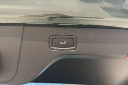 vihreä Porsche Macan 2024 kuva 14.