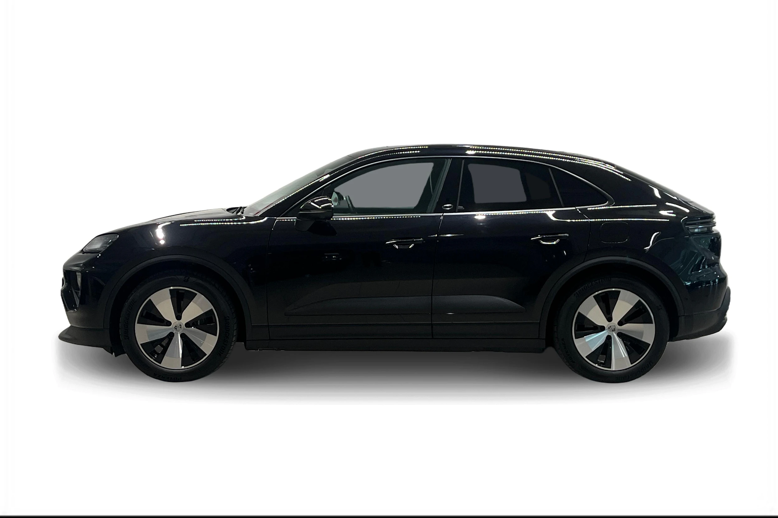 Musta Porsche Macan 2024 kuva 5.