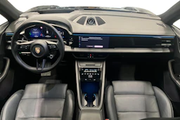 Musta Porsche Macan 2024 kuva 7.
