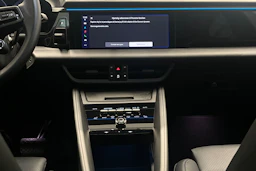 Musta Porsche Macan 2024 kuva 10.