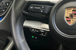 Musta Porsche Macan 2024 kuva 16.