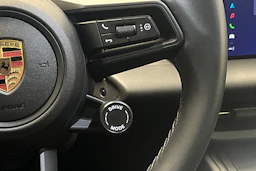 Musta Porsche Macan 2024 kuva 17.