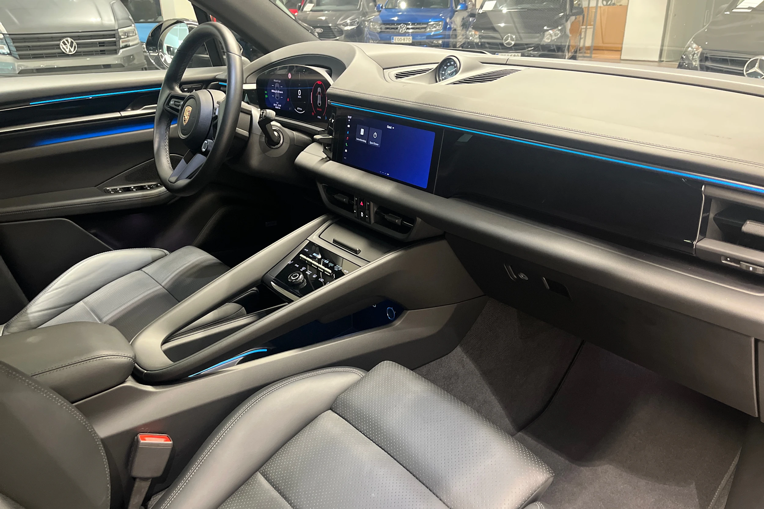 Musta Porsche Macan 2024 kuva 21.