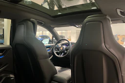 Musta Porsche Macan 2024 kuva 22.