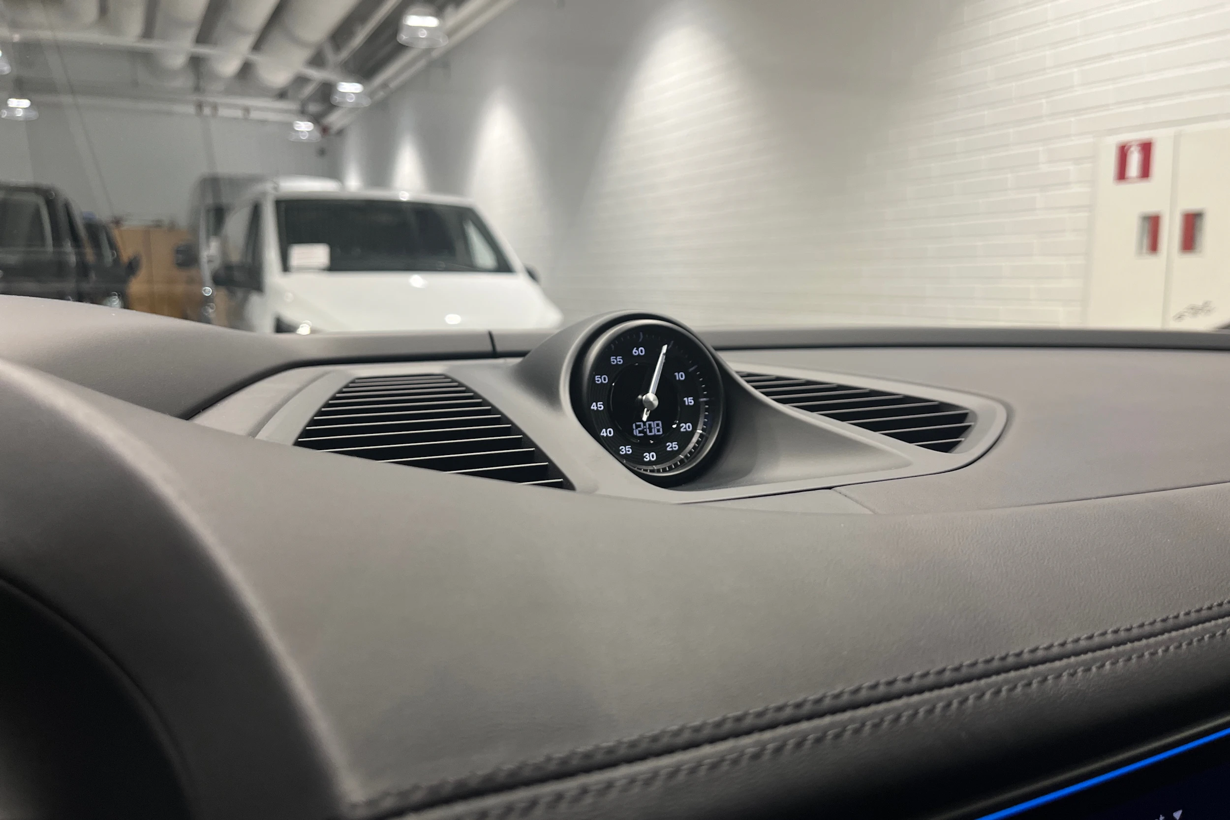 Musta Porsche Macan 2024 kuva 23.