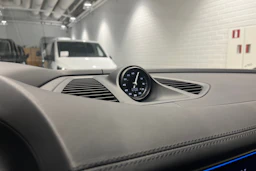 Musta Porsche Macan 2024 kuva 23.