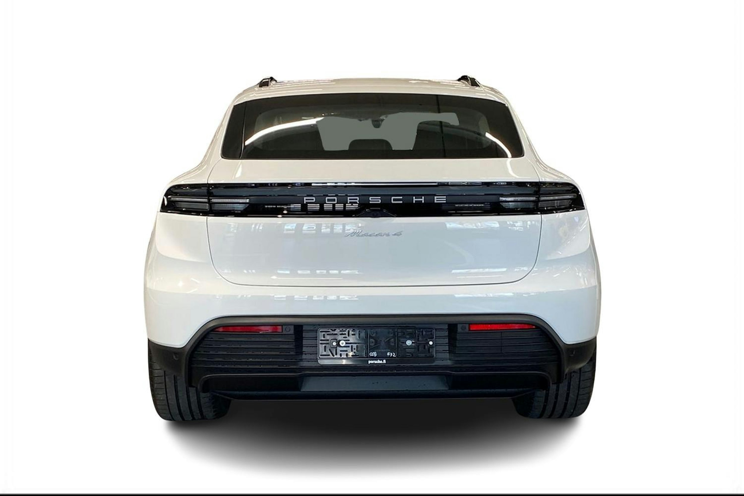 valkoinen Porsche Macan 2024 kuva 3.