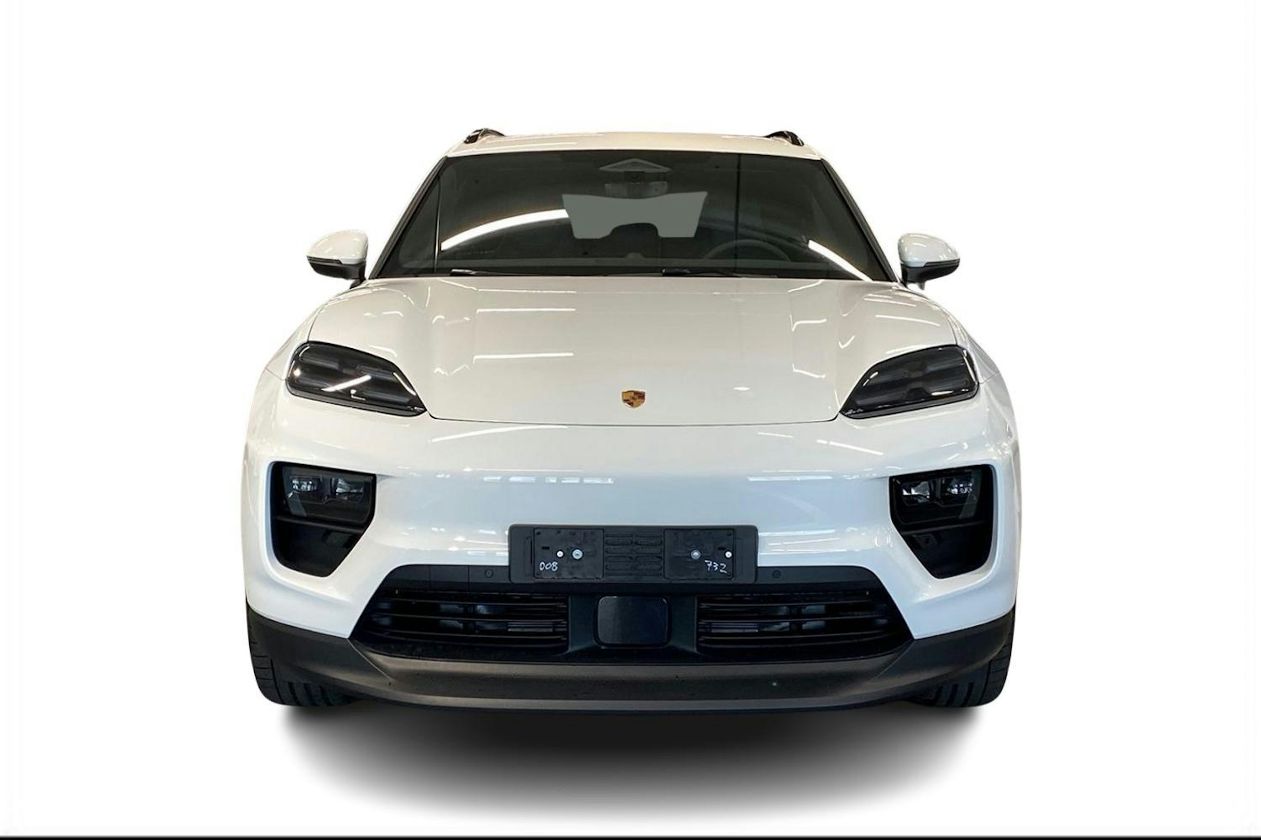 valkoinen Porsche Macan 2024 kuva 4.