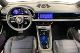 valkoinen Porsche Macan 2024 kuva 7.