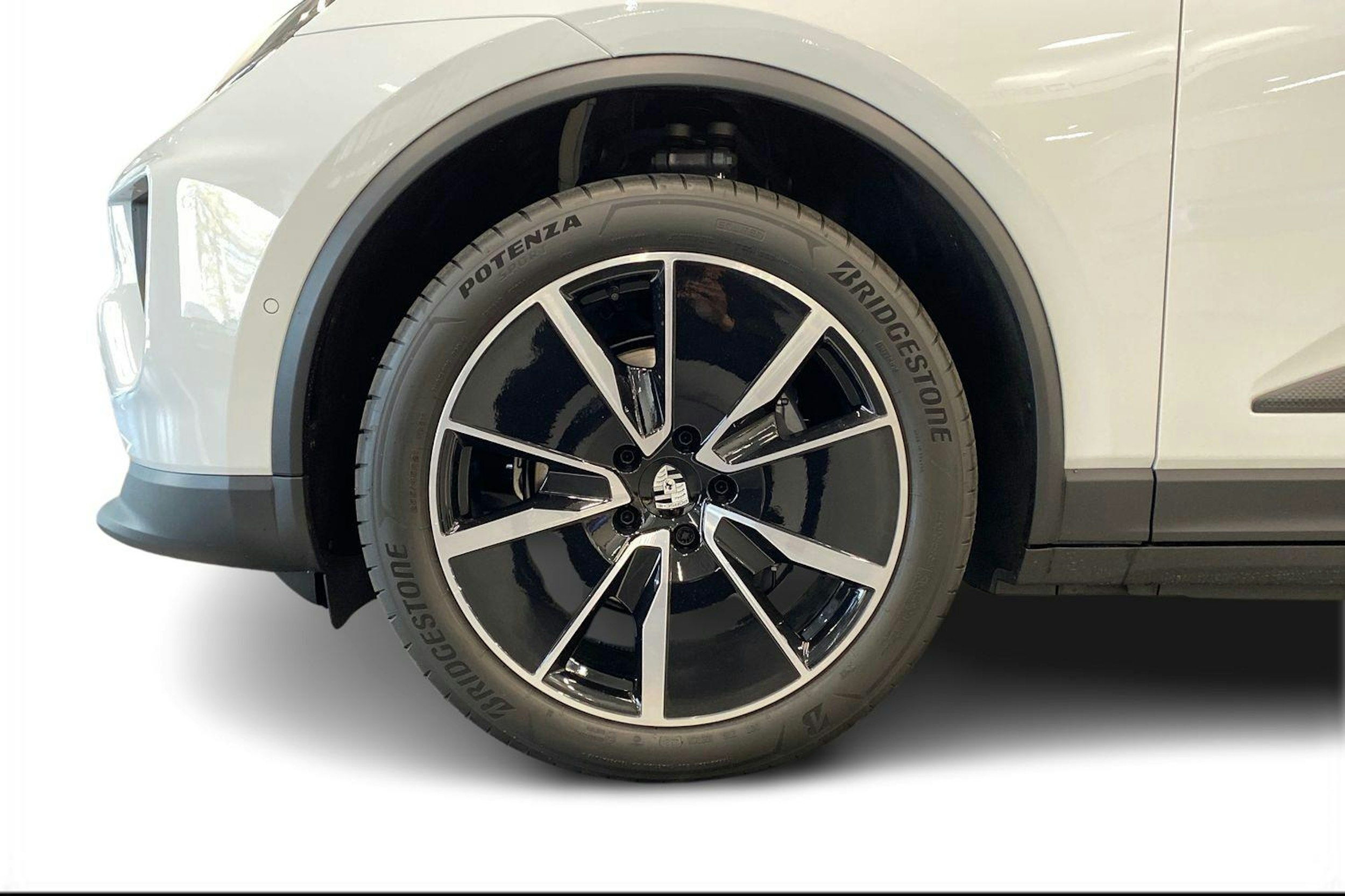 valkoinen Porsche Macan 2024 kuva 9.