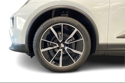 valkoinen Porsche Macan 2024 kuva 9.