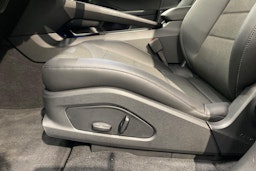 valkoinen Porsche Macan 2024 kuva 10.