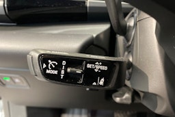 valkoinen Porsche Macan 2024 kuva 11.