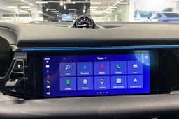 valkoinen Porsche Macan 2024 kuva 14.