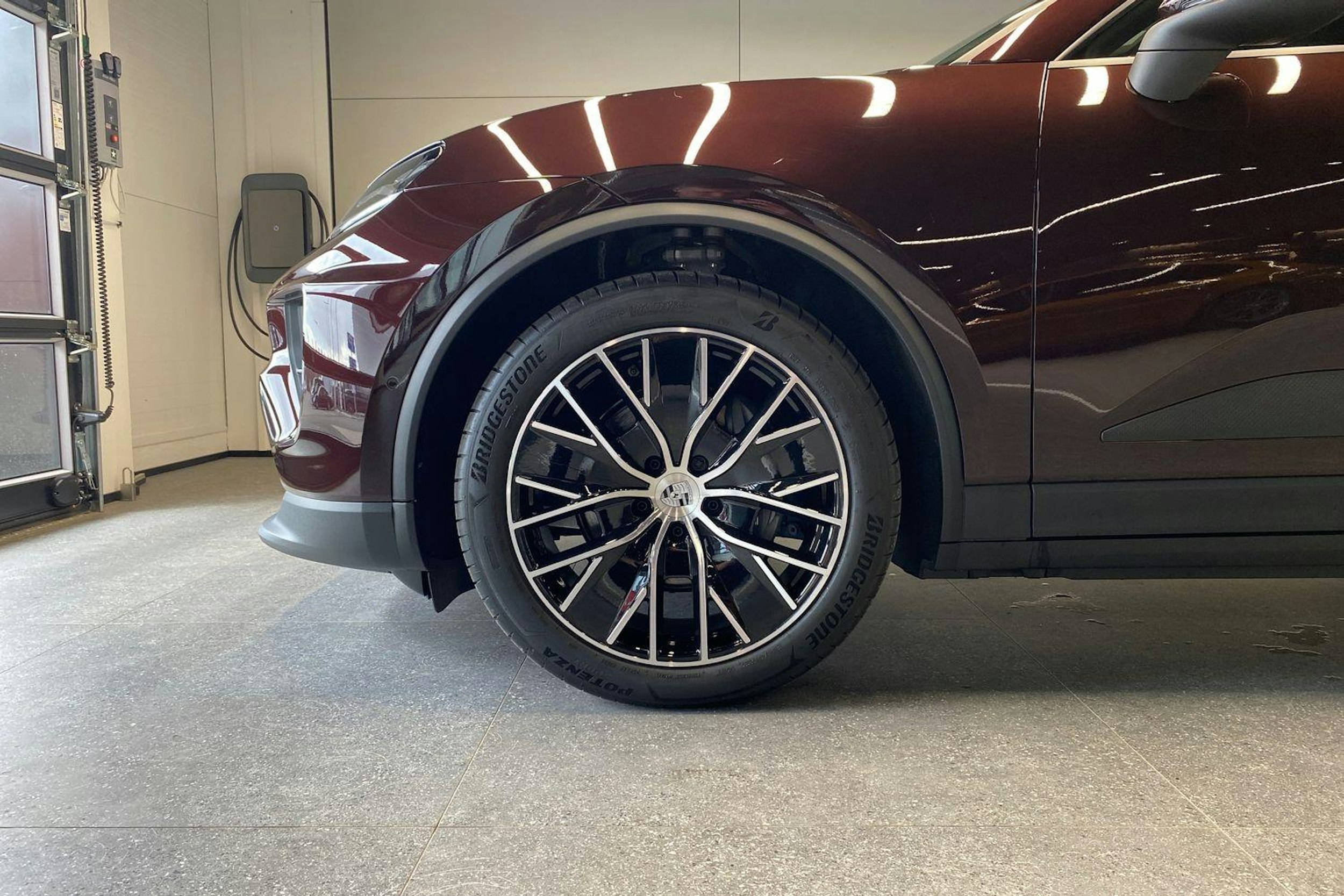 ruskea (beige) Porsche Macan 2024 kuva 10.