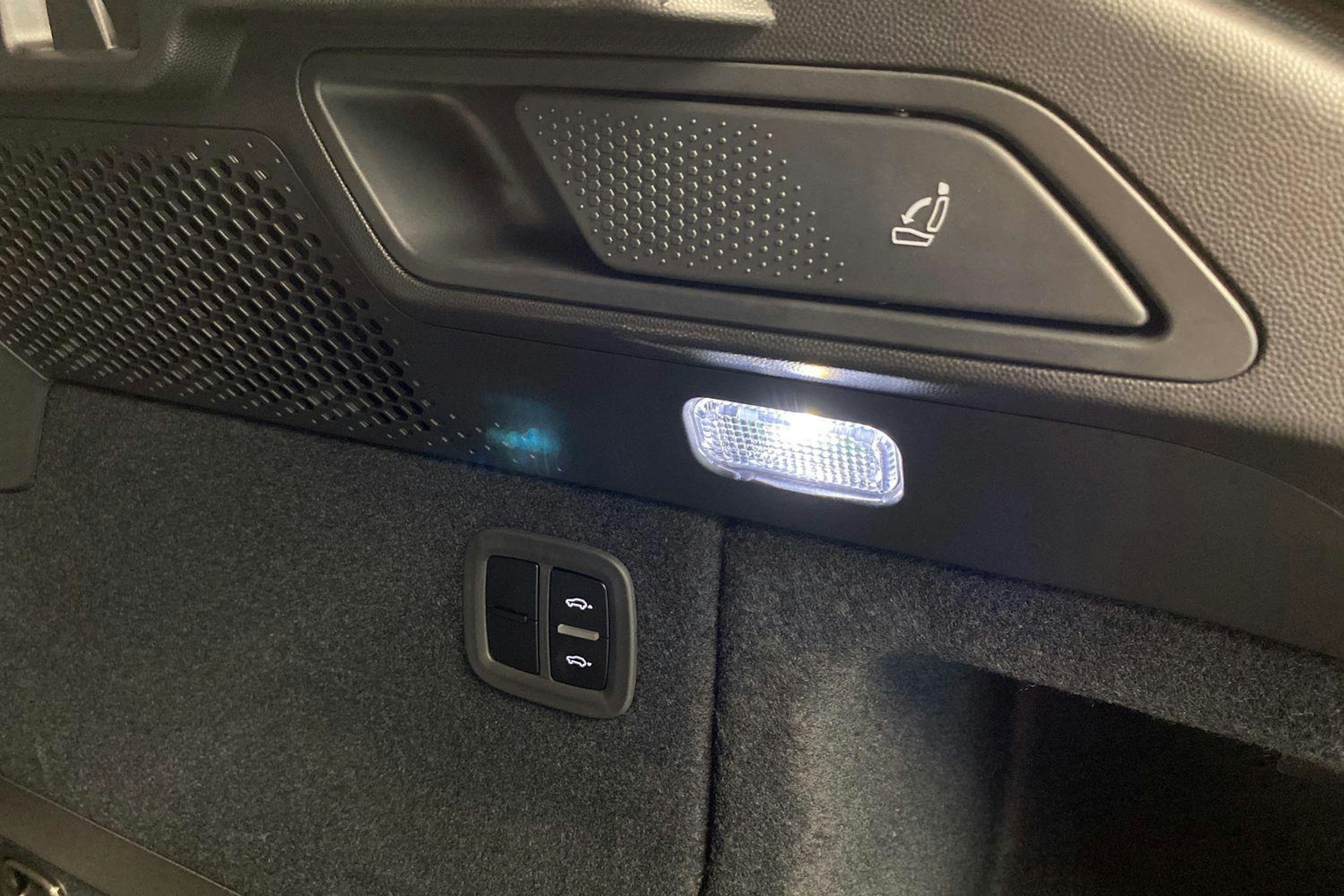 ruskea (beige) Porsche Macan 2024 kuva 13.