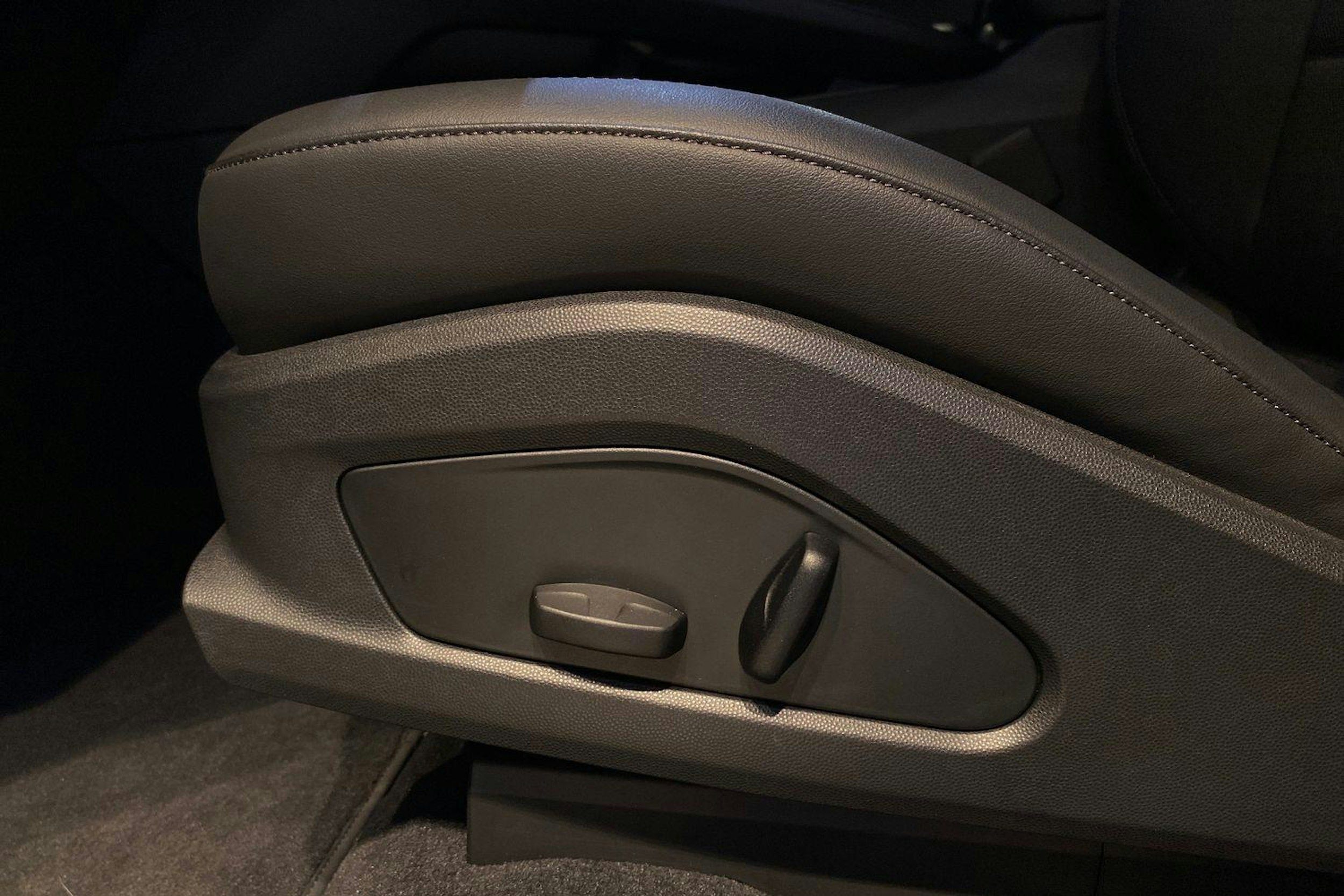 ruskea (beige) Porsche Macan 2024 kuva 16.