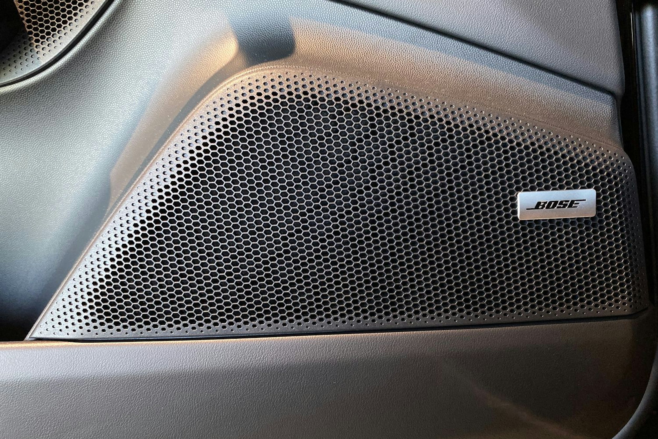 ruskea (beige) Porsche Macan 2024 kuva 17.