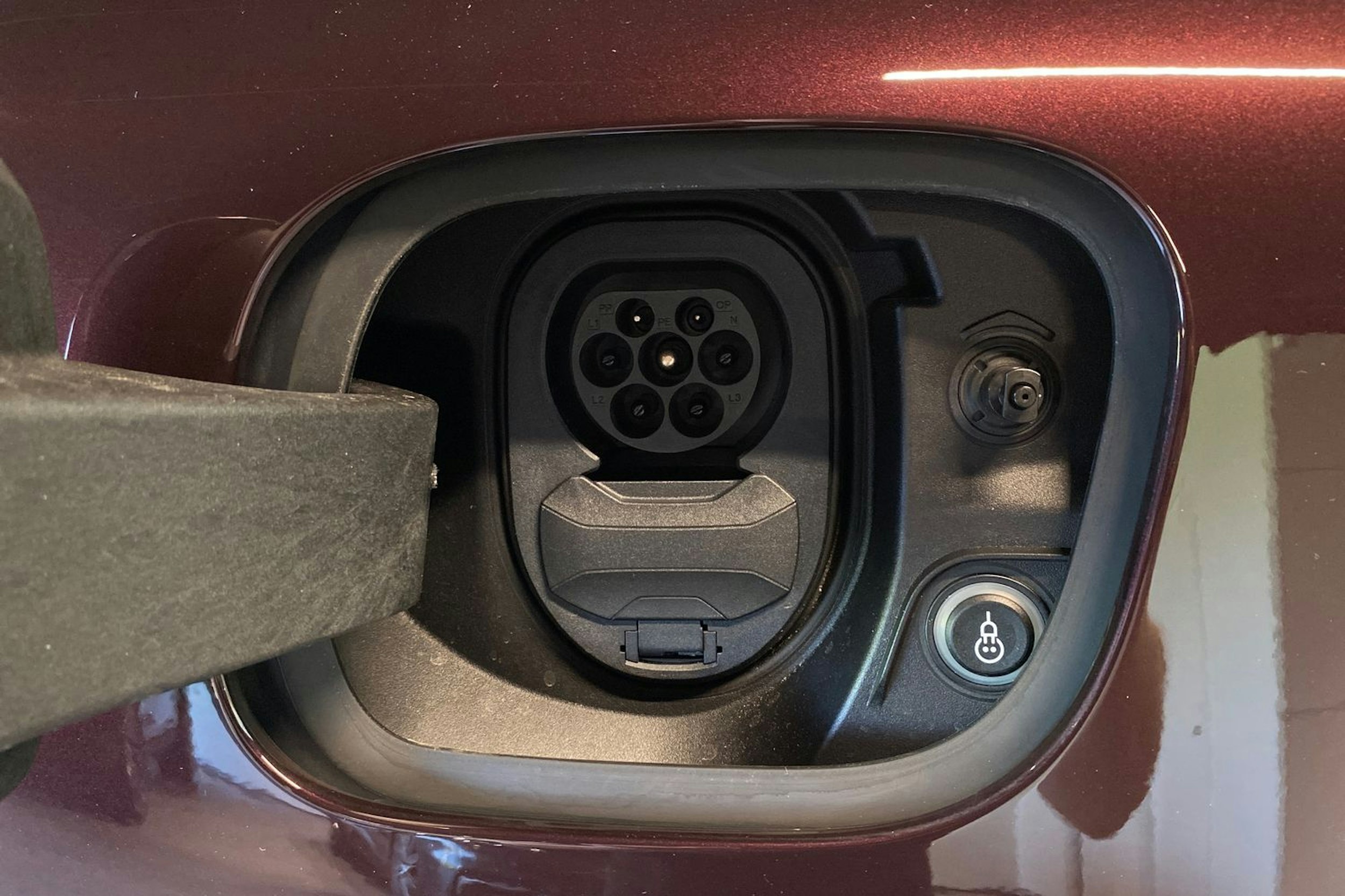 ruskea (beige) Porsche Macan 2024 kuva 23.