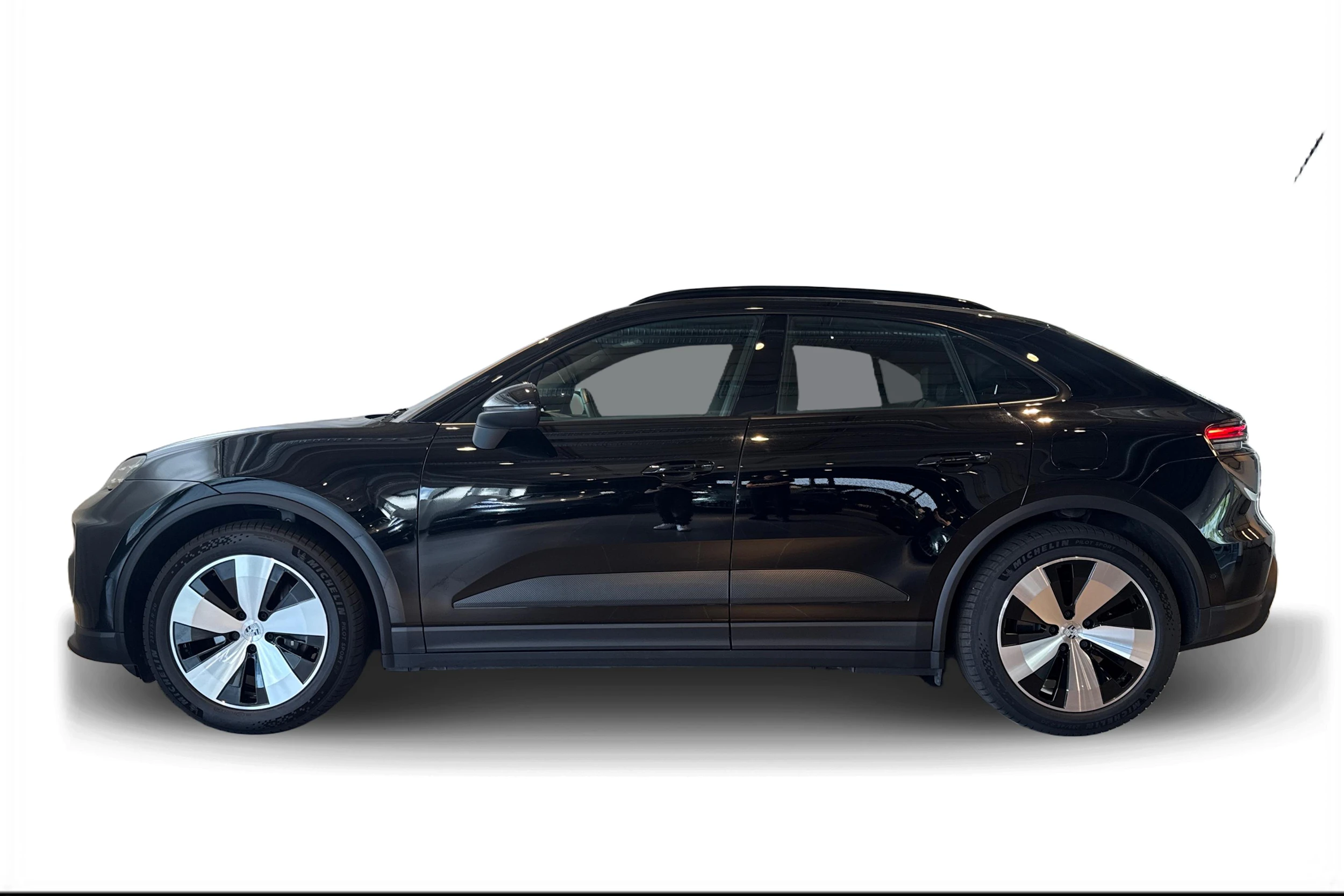 musta Porsche Macan 2024 kuva 5.