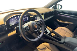 musta Porsche Macan 2024 kuva 6.