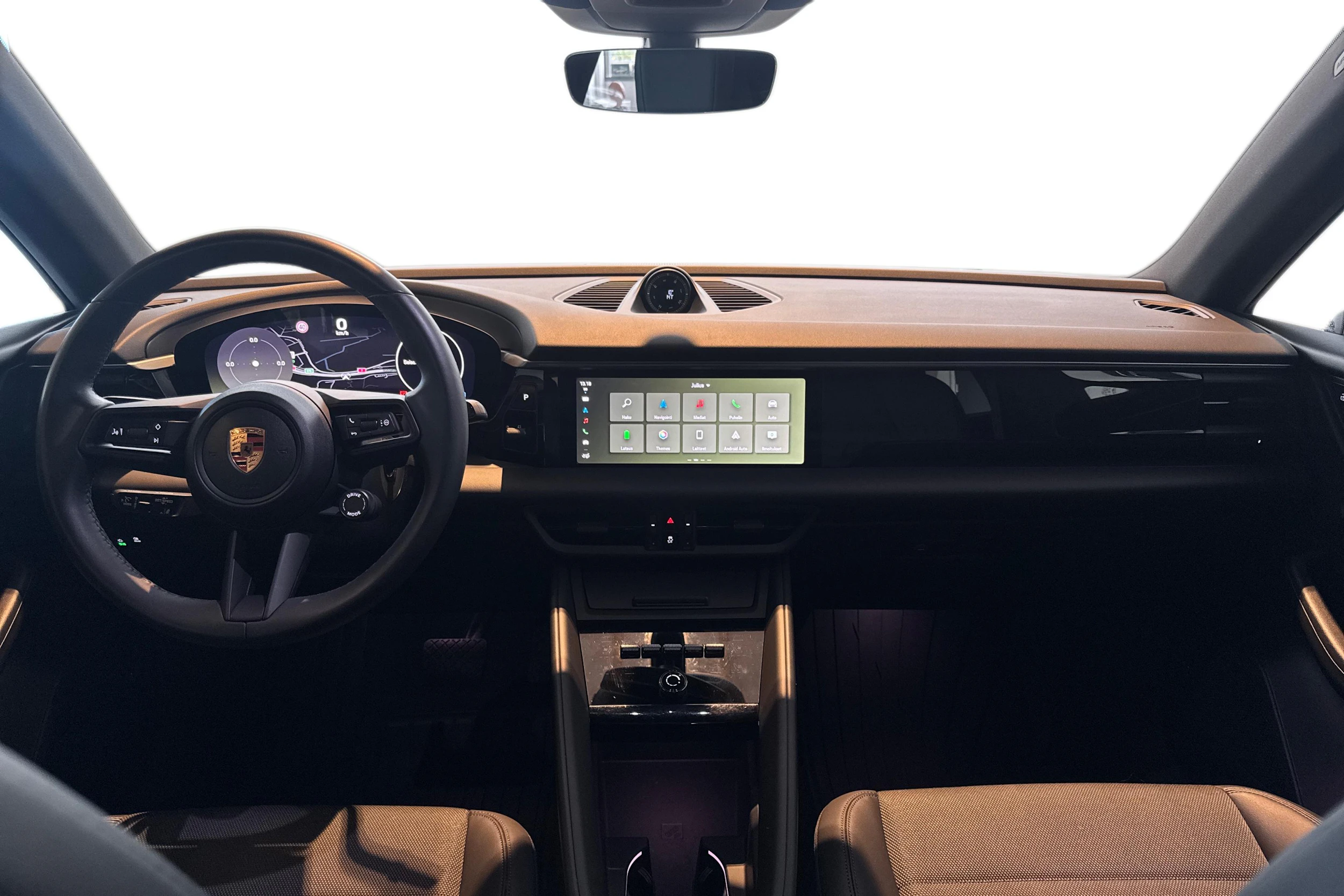 musta Porsche Macan 2024 kuva 7.