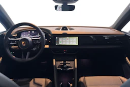 musta Porsche Macan 2024 kuva 7.